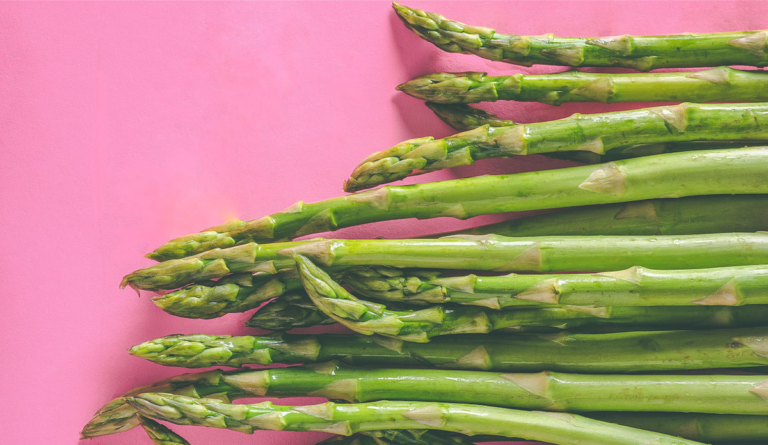 a close up of asparagus