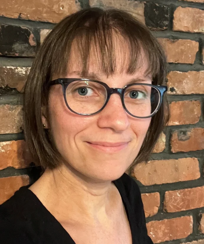 Molly Waring headshot